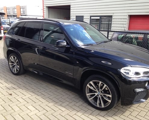 BMW X5 blindering ramen