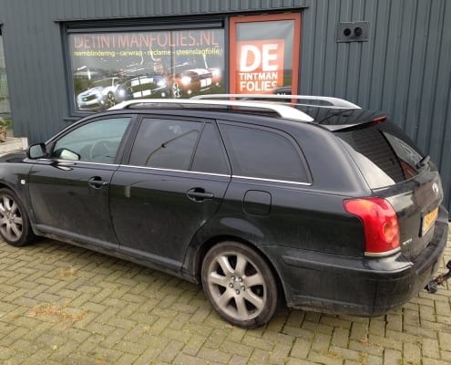 Toyota Avensis zwart blindering ramen