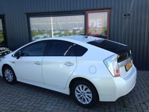 Toyota Prius wit blindering ramen