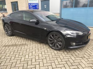 Tesla Model S blinderen ramen-4