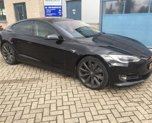 Tesla Model S blinderen ramen-4